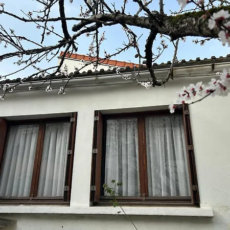 22m2 Renove Sur Cour Privee Issy-les-Moulineaux